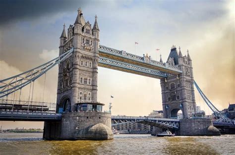 15 Most Famous Bridges In London .